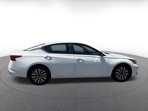 Used 2025 Nissan Altima 2.5 SV FWD image 16