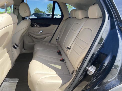 Used 2019 Mercedes-Benz GLC 300 4MATIC image 17
