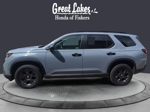 Used 2025 Honda Pilot TrailSport image 2