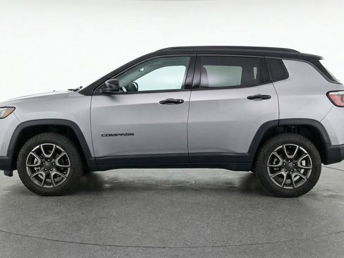Used 2025 Jeep Compass Trailhawk AWD/4WD image 5