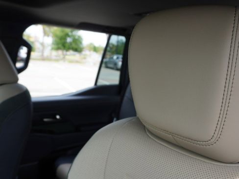 Used 2024 Lexus GX 550 image 26