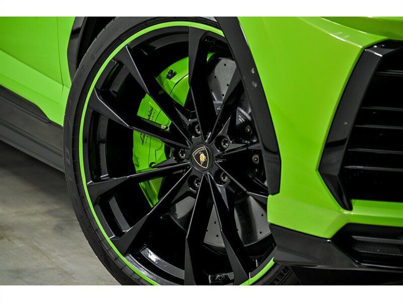 Used 2021 Lamborghini Urus AWD/4WD image 3