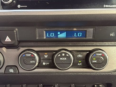 Used 2022 Toyota Tacoma TRD Off-Road image 25