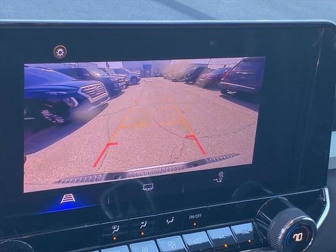 Used 2024 Chevrolet Colorado LT w/ LT Convenience Package image 19