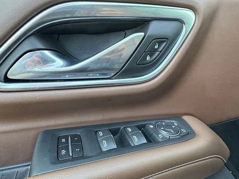 Used 2021 Chevrolet Suburban High Country RWD image 5