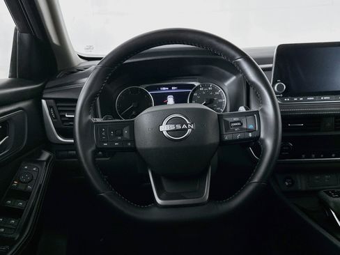 Used 2025 Nissan Rogue SV FWD image 18