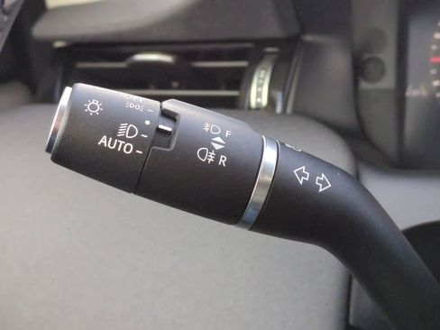 Used 2025 Land Rover Discovery Sport S image 27