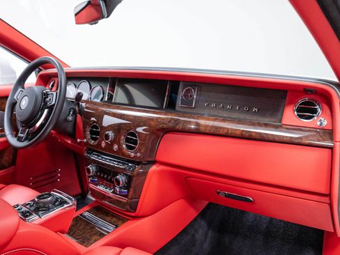 Used 2019 Rolls-Royce Phantom Sedan RWD image 49