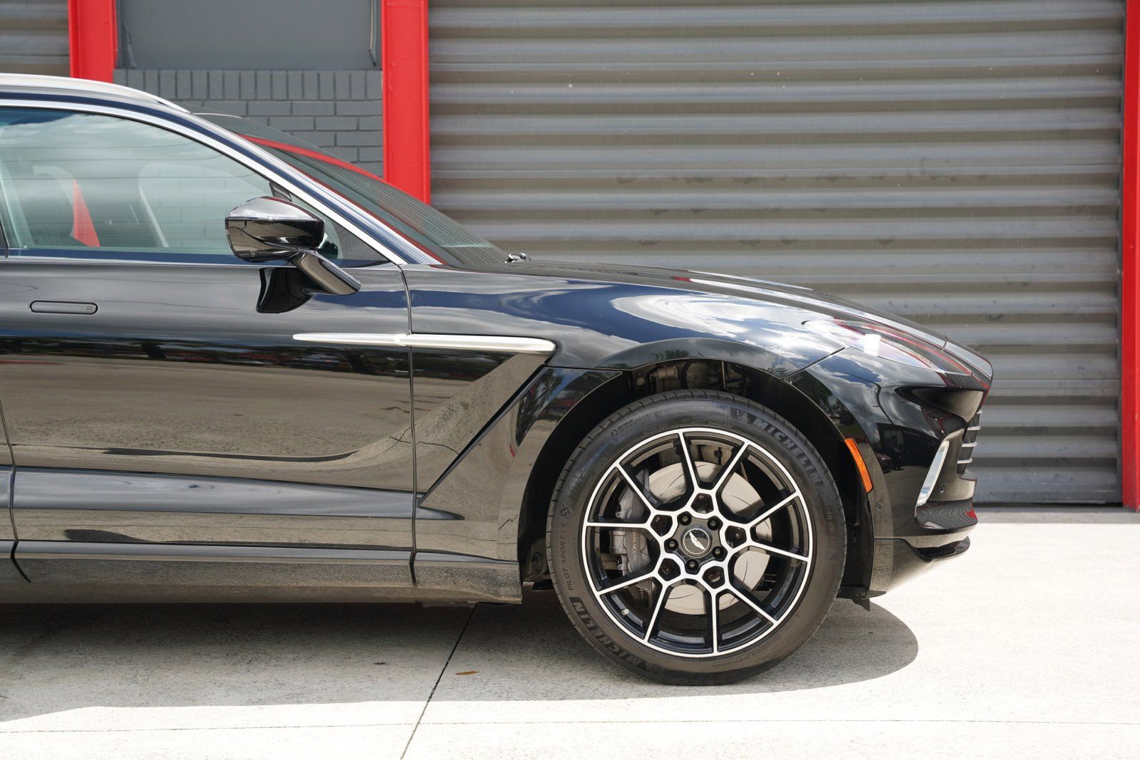 Used 2021 Aston Martin DBX AWD/4WD image 2