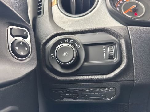 Used 2025 Jeep Wrangler Unlimited Sport AWD/4WD image 22