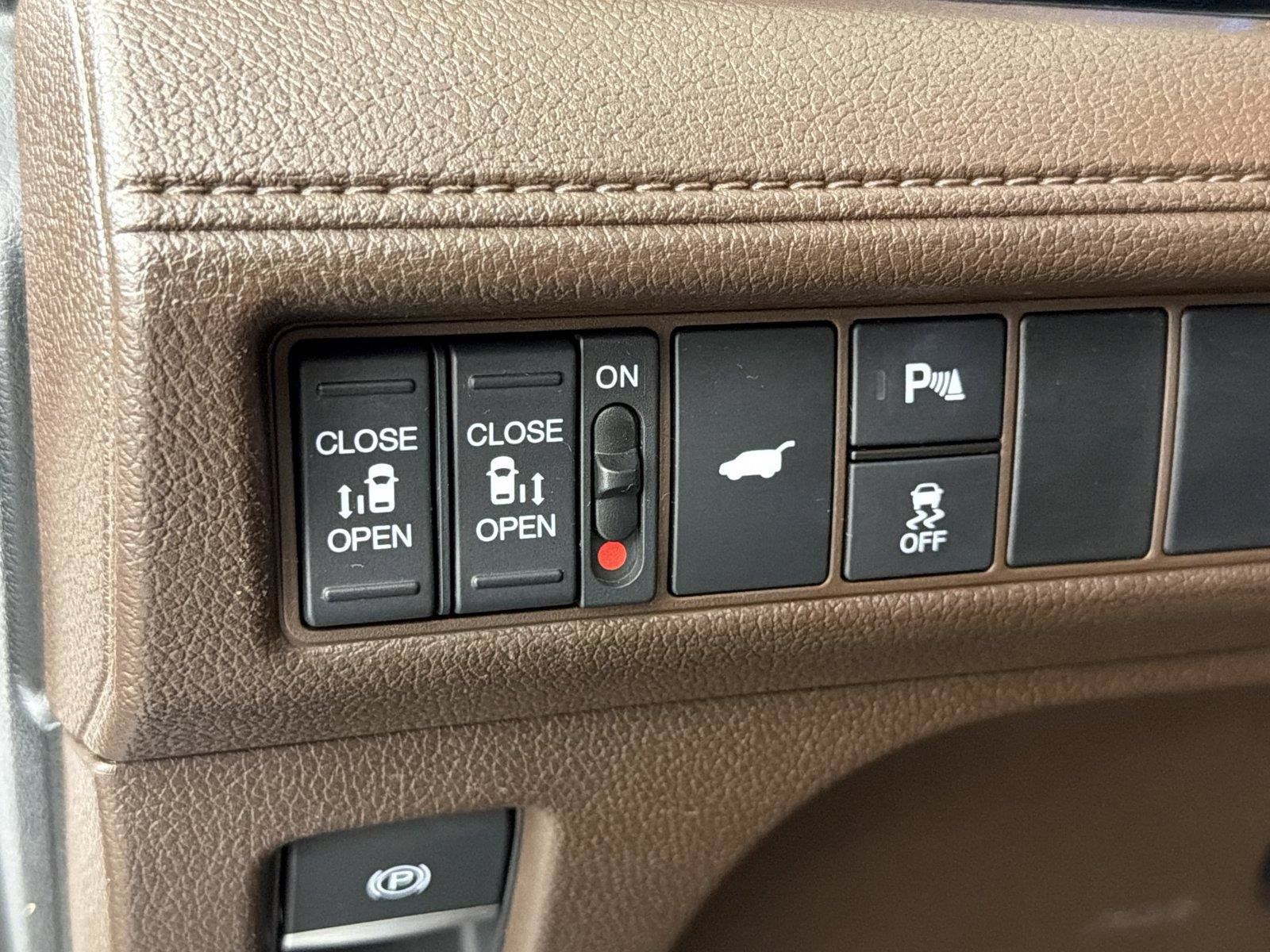 Used 2025 Honda Odyssey Elite image 35
