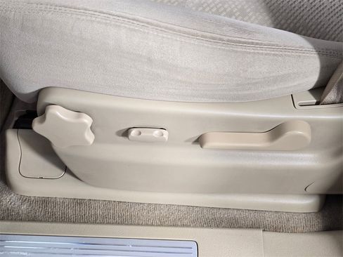 Used 2008 GMC Yukon SLE w/ Exterior Appearance Package image 28