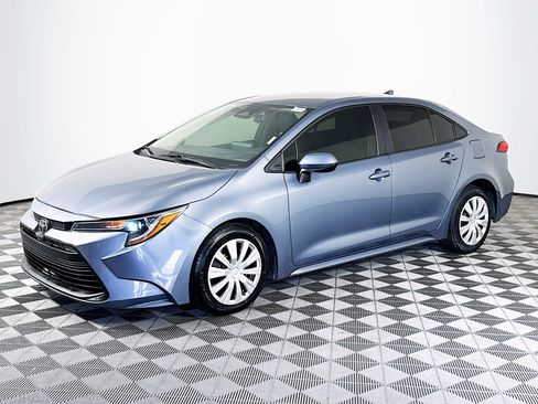 Used 2024 Toyota Corolla LE FWD image 4