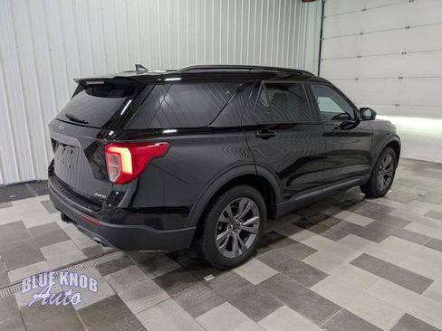 Used 2023 Ford Explorer XLT w/ Equipment Group 202A AWD/4WD image 4