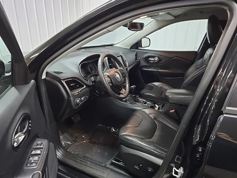 Used 2022 Jeep Cherokee Trailhawk w/ Premium Leather Package AWD/4WD image 30