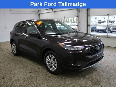 Used 2023 Ford Escape Active w/ Cold Weather Package image 7
