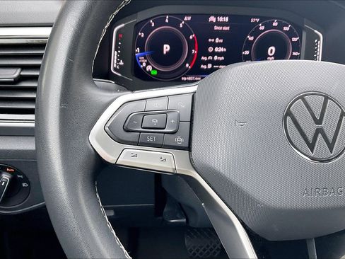 Certified 2022 Volkswagen Atlas SE FWD image 18
