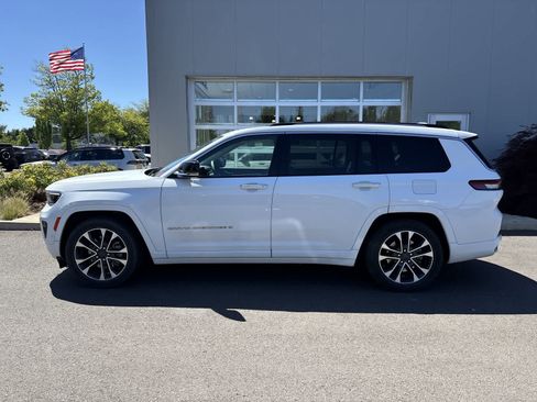 Used 2023 Jeep Grand Cherokee L Overland AWD/4WD image 2