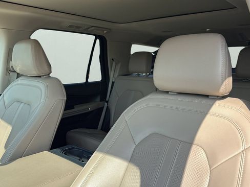 Used 2024 Ford Expedition Limited RWD image 9