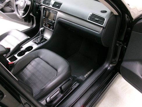 Used 2014 Volkswagen Passat 2.5 SE FWD image 29