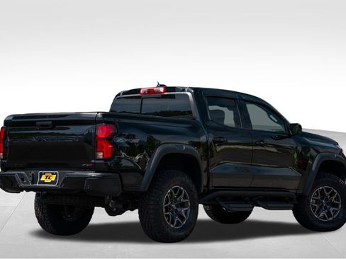 Used 2025 Chevrolet Colorado ZR2 w/ Technology Package AWD/4WD image 8