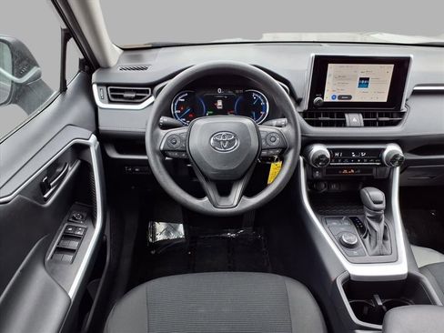 Used 2025 Toyota RAV4 LE image 4