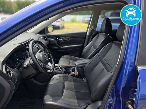 Used 2018 Nissan Rogue SL w/ Premium Package AWD/4WD image 6