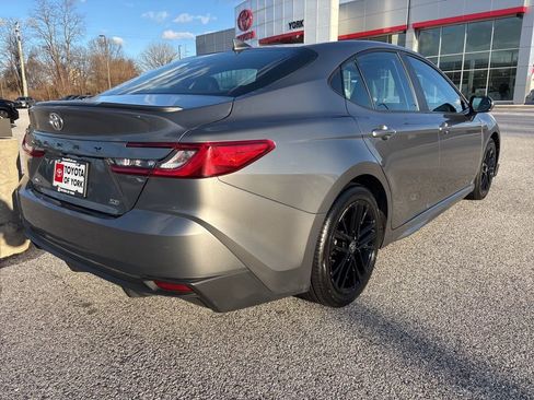 Used 2025 Toyota Camry SE image 2