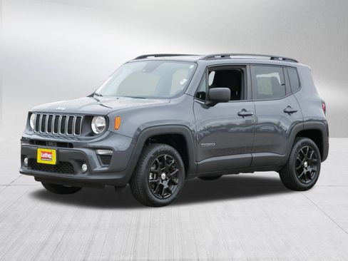 Used 2022 Jeep Renegade Latitude w/ Convenience Group AWD/4WD image 3