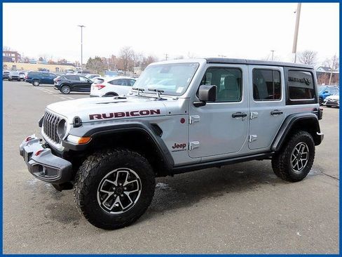 Used 2024 Jeep Wrangler Unlimited Rubicon image 2