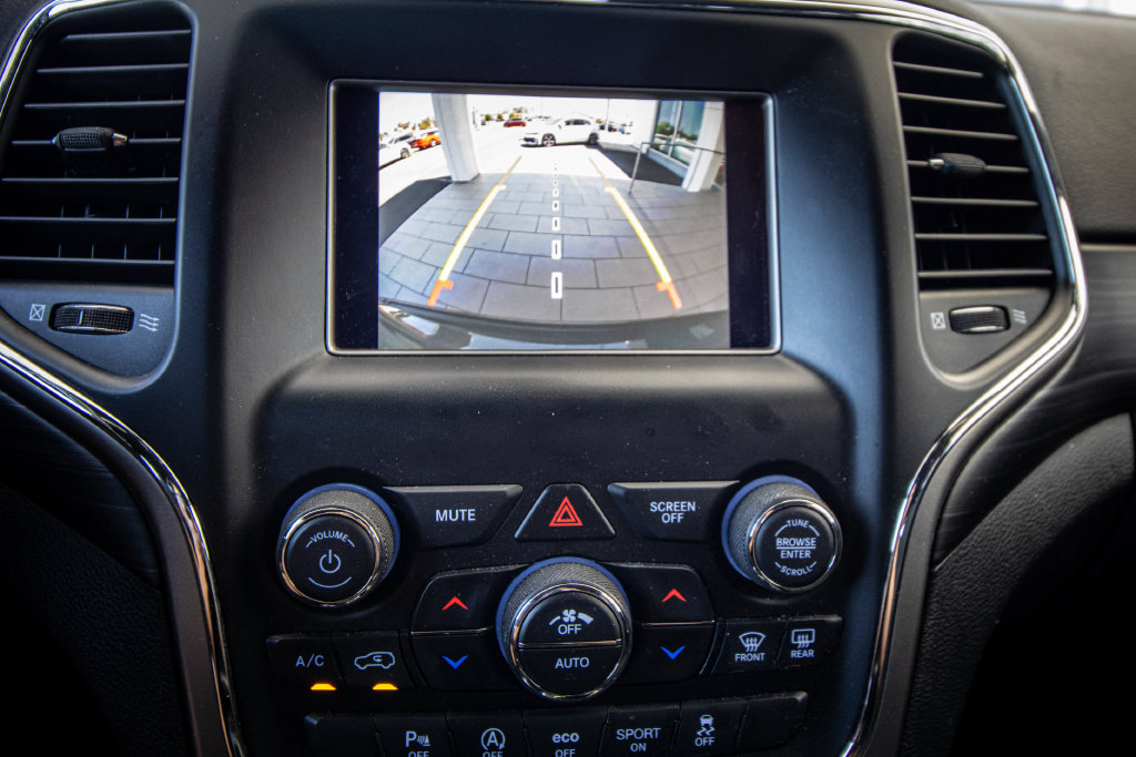 Used 2020 Jeep Grand Cherokee Laredo w/ Security & Convenience Group AWD/4WD image 43
