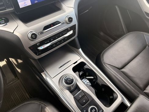 Used 2021 Ford Explorer XLT w/ Equipment Group 202A image 29