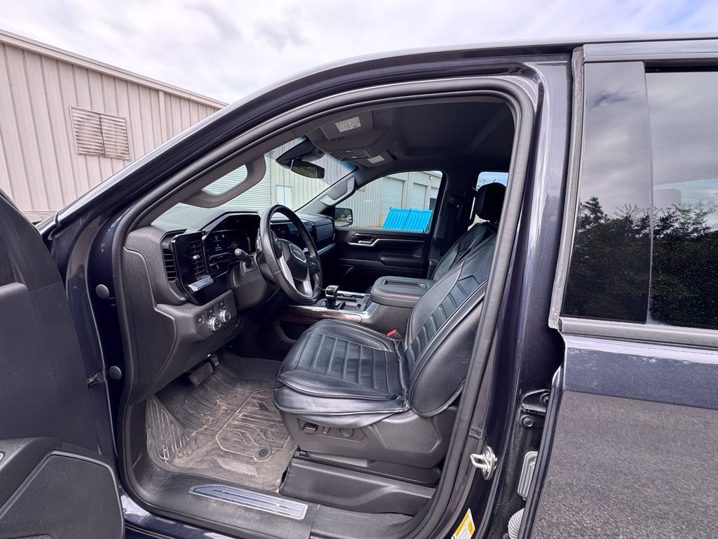 Used 2022 GMC Sierra 1500 Elevation w/ LPO, Elevation Black Package AWD/4WD image 12