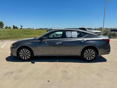 Used 2025 Nissan Altima 2.5 SV FWD image 6