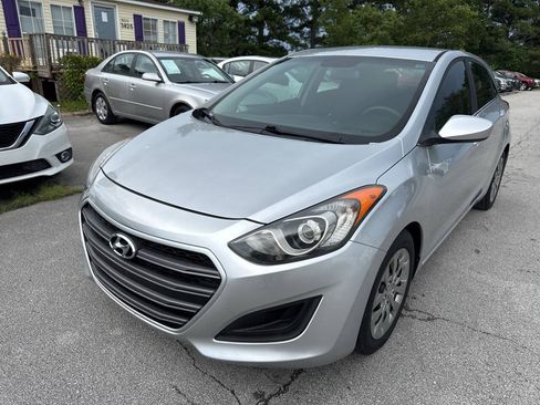 Used 2017 Hyundai Elantra GT FWD image 1