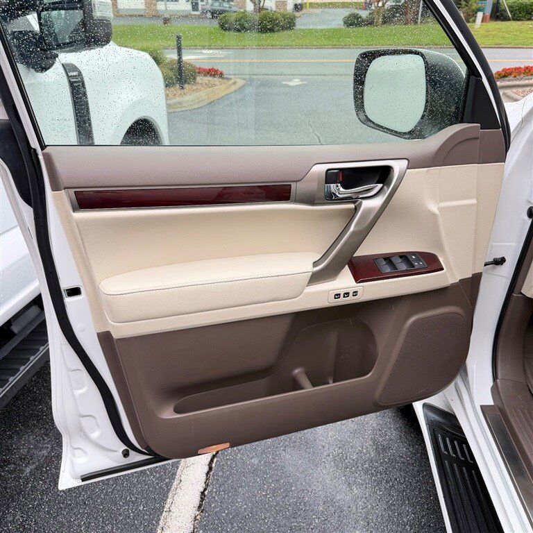 Used 2018 Lexus GX 460 Premium w/ Premium Package AWD/4WD image 8