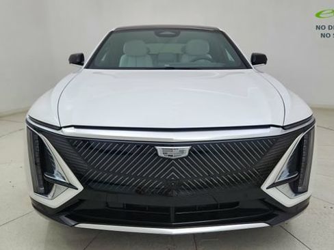 Used 2024 Cadillac Lyriq Luxury w/ LPO, Floor Liner Package AWD/4WD image 19