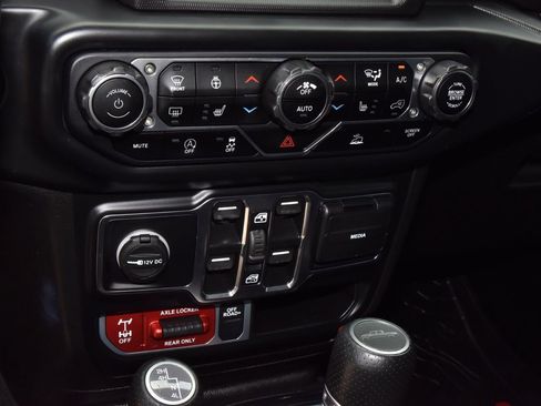 Used 2022 Jeep Gladiator Mojave w/ Cold Weather Group AWD/4WD image 30