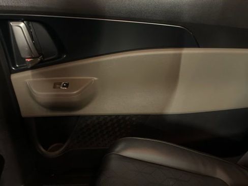 Used 2025 Kia Carnival LXS image 33