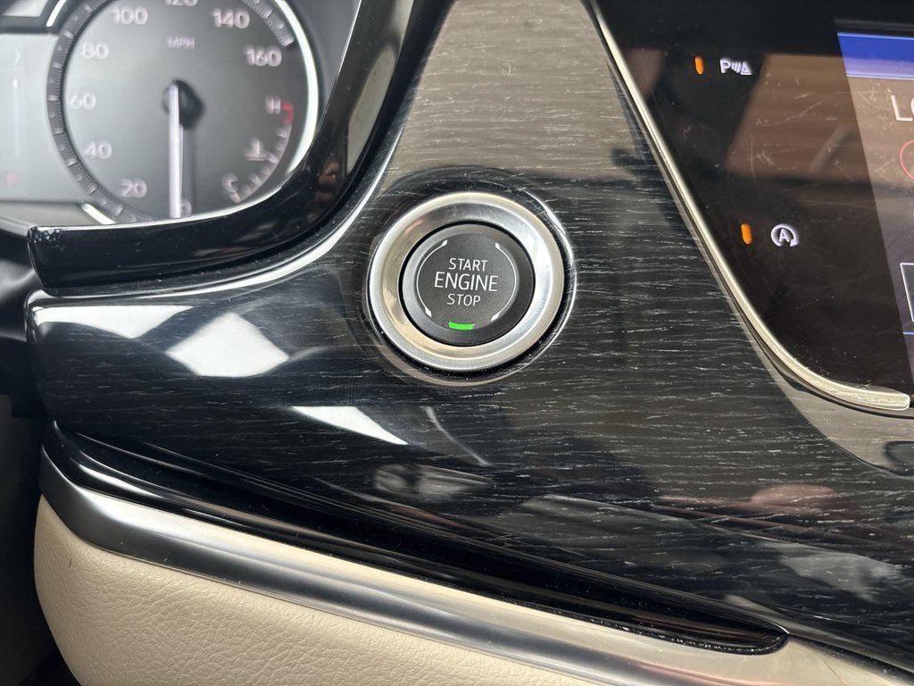 Certified 2025 Cadillac XT6 Premium Luxury AWD/4WD image 16