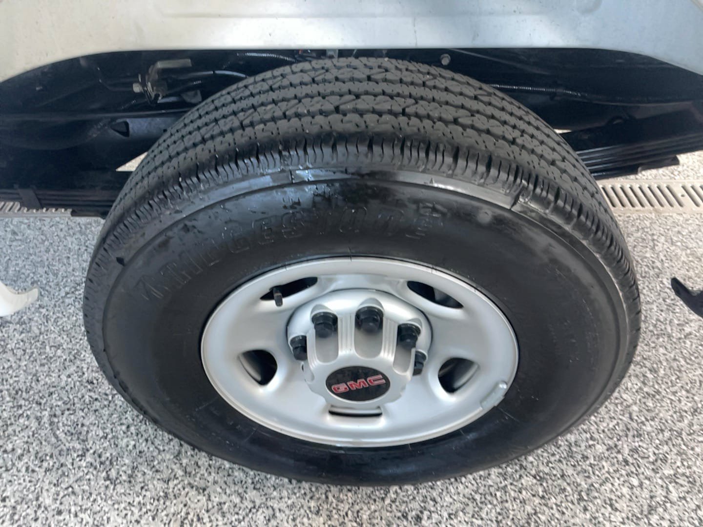 Used 2025 GMC Savana 3500 Extended RWD image 9