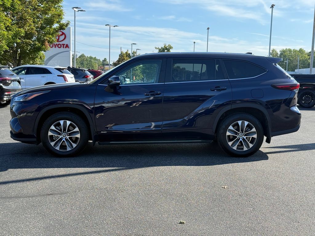 Used 2026 Toyota Highlander XLE AWD/4WD image 2