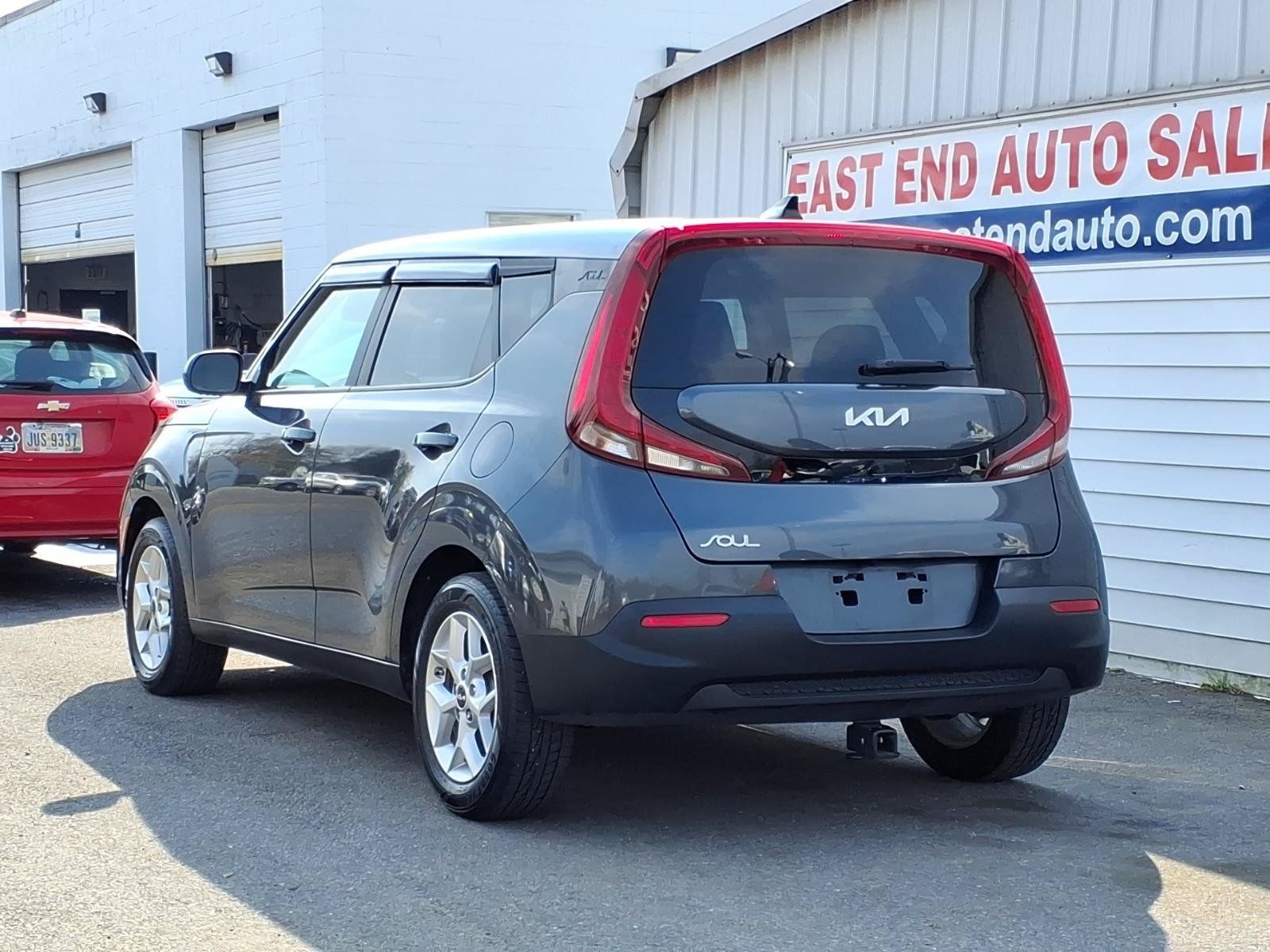 Used 2022 Kia Soul LX w/ Technology Package FWD image 3