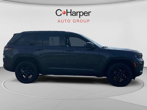 Used 2023 Jeep Grand Cherokee Altitude AWD/4WD image 2