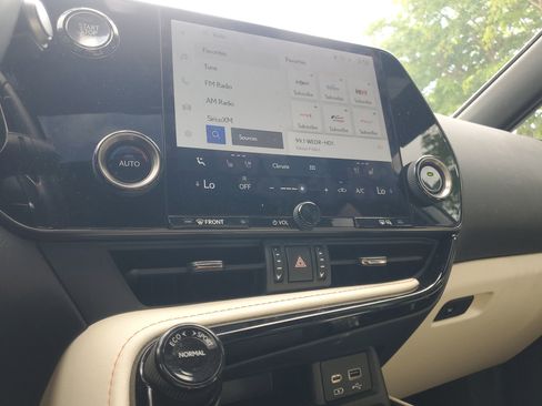 Used 2024 Lexus NX 250 FWD image 29