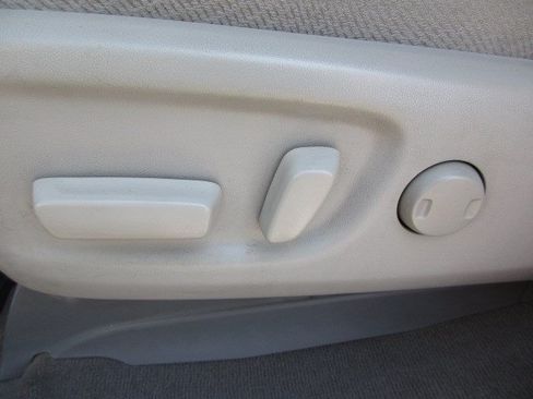 Used 2014 Toyota Sienna LE AWD/4WD image 17