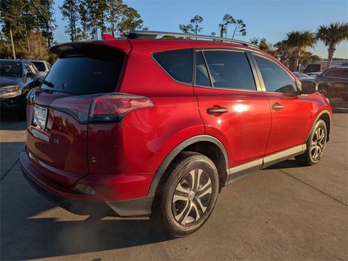 Used 2017 Toyota RAV4 LE image 4