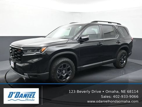 Used 2025 Honda Pilot TrailSport image 1