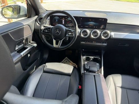 Used 2022 Mercedes-Benz GLB 250 w/ Premium Package Lite image 4