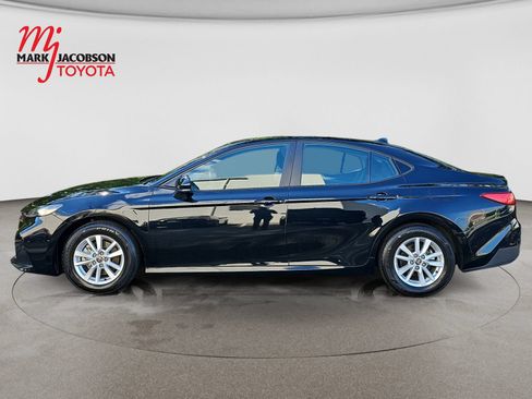 Used 2025 Toyota Camry LE FWD image 15